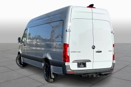 Mercedes-Benz Sprinter Crew Van High Roof 4-Cyl Diesel HO 2500 High Roof I4 Diesel HO 170" RWD 2026