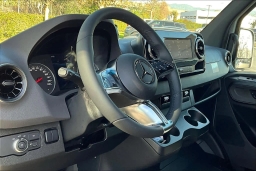 Mercedes-Benz Sprinter Crew Van High Roof 4-Cyl Diesel HO 2500 High Roof I4 Diesel HO 170" RWD 2026