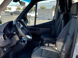 Mercedes-Benz Sprinter Crew Van High Roof 4-Cyl Diesel HO 2500 High Roof I4 Diesel HO 170" RWD 2026