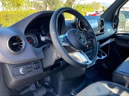 Mercedes-Benz Sprinter Crew Van High Roof 4-Cyl Diesel HO 2500 High Roof I4 Diesel HO 170" RWD 2026