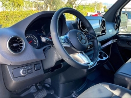 Mercedes-Benz Sprinter Crew Van High Roof 4-Cyl Diesel HO 2500 High Roof I4 Diesel HO 170" RWD 2026