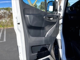 Mercedes-Benz Sprinter Crew Van High Roof 4-Cyl Diesel HO 2500 High Roof I4 Diesel HO 170" RWD 2026