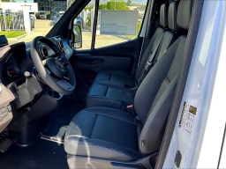 Mercedes-Benz Sprinter Crew Van High Roof 4-Cyl Diesel HO 2500 High Roof I4 Diesel HO 170" RWD 2026