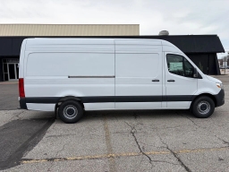 Mercedes-Benz Sprinter Crew Van High Roof 4-Cyl Diesel HO 2500 High Roof I4 Diesel HO 170" RWD 2026