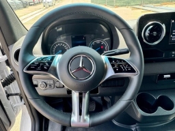 Mercedes-Benz eSprinter Cargo Van 2500 High Roof 170" RWD 2024