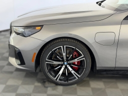 BMW 5 Series 550e xDrive Sedan 2026