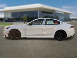 BMW M5 Base (A8) Sedan 2026