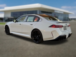 BMW M5 Base (A8) Sedan 2026