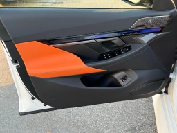 BMW M5 Base (A8) Sedan 2026