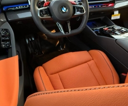 BMW M5 Base (A8) Sedan 2026