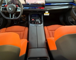 BMW M5 Base (A8) Sedan 2026