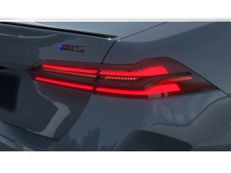 BMW M5 Base (A8) Sedan 2026