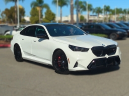 BMW M5 Base (A8) Sedan 2026