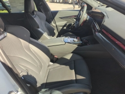 BMW M5 Base (A8) Sedan 2026