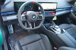 BMW M5 Base (A8) Sedan 2026