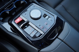 BMW M5 Base (A8) Sedan 2026