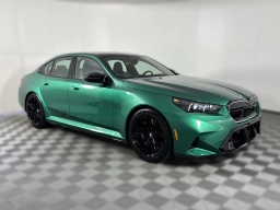 BMW M5 Base (A8) Sedan 2026