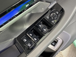 BMW M5 Base (A8) Sedan 2026