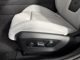 BMW M5 Base (A8) Sedan 2026