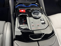 BMW M5 Base (A8) Sedan 2026