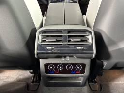 BMW M5 Base (A8) Sedan 2026