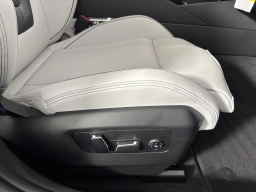 BMW M5 Base (A8) Sedan 2026