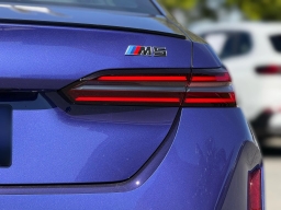 BMW M5 Base (A8) Sedan 2026