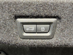 BMW M5 Base (A8) Sedan 2026