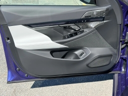 BMW M5 Base (A8) Sedan 2026