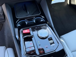 BMW M5 Base (A8) Sedan 2026