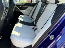 BMW M5 Base (A8) Sedan 2026