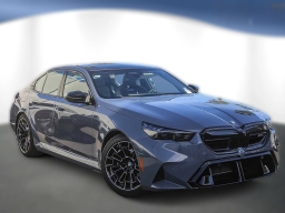 BMW M5 Base (A8) Sedan 2026