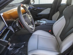 BMW M5 Base (A8) Sedan 2026