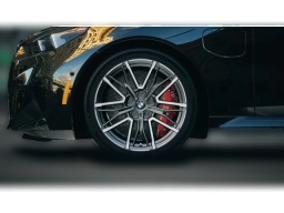 BMW M5 Base (A8) Sedan 2026