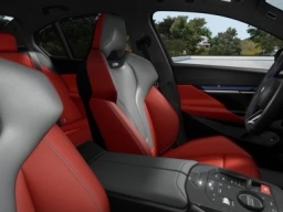 BMW M5 Base (A8) Sedan 2026