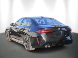 BMW M5 Base (A8) Sedan 2026