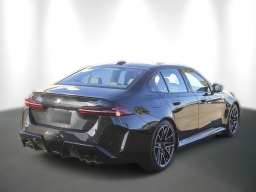 BMW M5 Base (A8) Sedan 2026