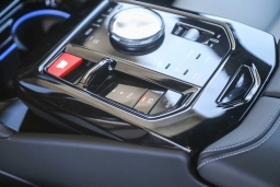 BMW M5 Base (A8) Sedan 2026