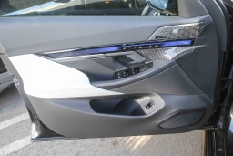 BMW M5 Base (A8) Sedan 2026