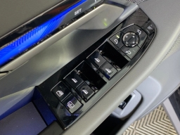 BMW M5 Base (A8) Sedan 2026