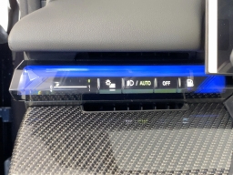 BMW M5 Base (A8) Sedan 2026