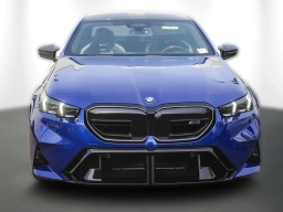 BMW M5 Base (A8) Sedan 2026