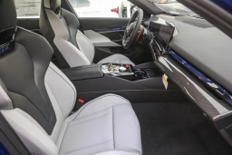 BMW M5 Base (A8) Sedan 2026