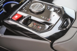 BMW M5 Base (A8) Sedan 2026