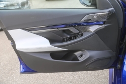 BMW M5 Base (A8) Sedan 2026