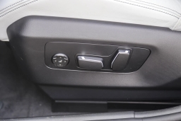 BMW M5 Base (A8) Sedan 2026