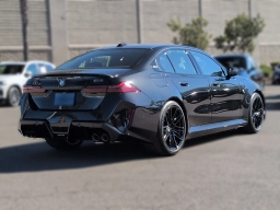 BMW M5 Base (A8) Sedan 2026