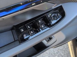 BMW M5 Base (A8) Sedan 2026