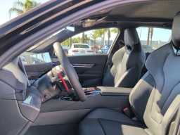 BMW M5 Base (A8) Sedan 2026