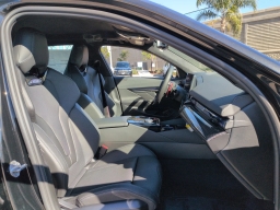 BMW M5 Base (A8) Sedan 2026